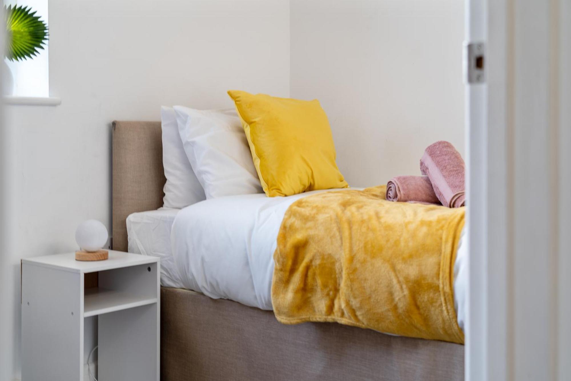 7Nights Reserve L Modern House Near City Center Sleeps 6 With Free Parking L By Zen Nights Short Lets & Serviced Accommodations レスター エクステリア 写真